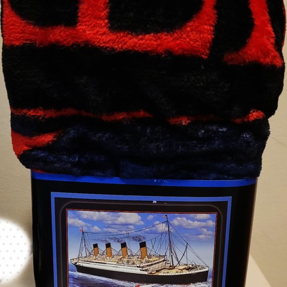 White Star Line RMS Titanic 50" x60" Coral Fleece Throw Blanket - Picture 2 of 5